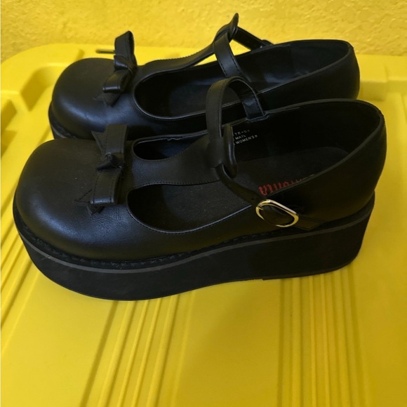 Black Maryjane’s  with Bow Detail - Picture 2 of 3